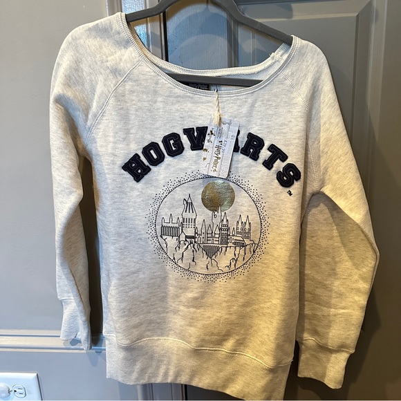 NWT RARE GWCC Wizarding World Hogwarts Castle Harry Potter Fitted Sweatshirt M - Picture 2 of 7
